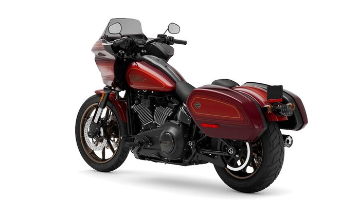Tampak samping belakang Harley-Davidson Low Rider El Diablo