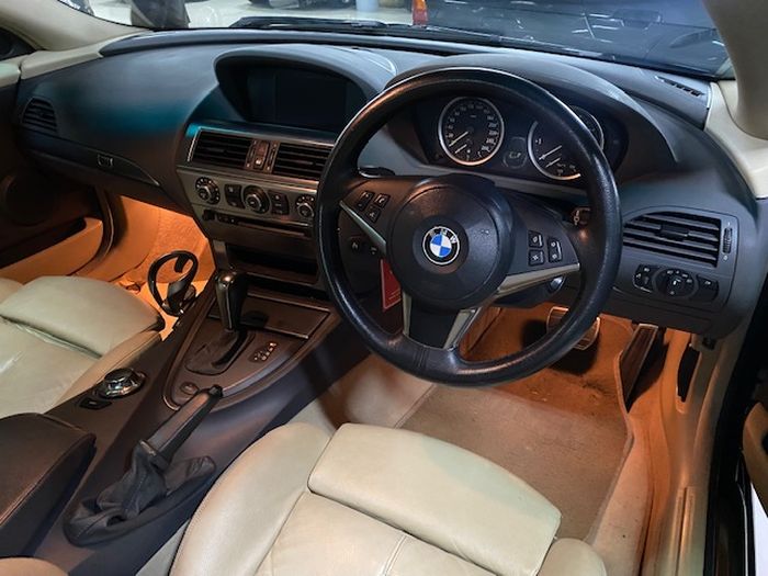 Interior BMW kilometer rendah orisinal