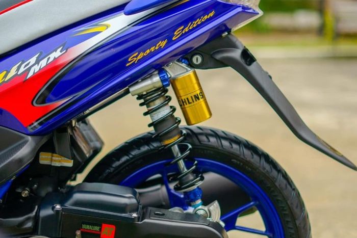 Suspensi belakang pakai shock Ohlins