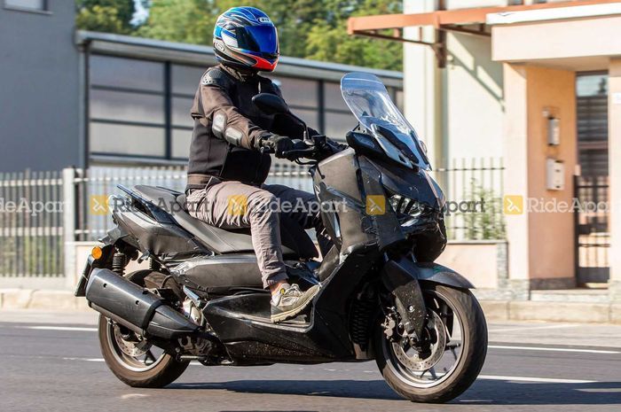 Beberapa bagiannya ditutup stiker untuk menyamarkan desainnya