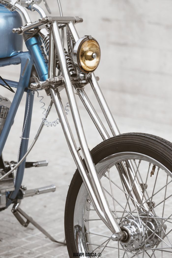 Garpu depan memakai model girder