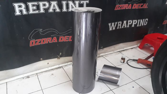 Bahan sticker yang bagus bukan dari warna, tapi dari lem dan daya tahan