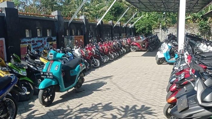Parkiran di SMAN 7 Pinrang, Sulawesi Selatan wajib satu merek dan warna