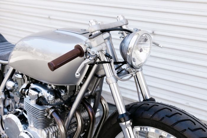 Bagian kokpit tetap simpel dan minimalis