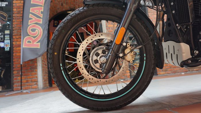 Kaki-kaki Royal Enfield Scram 411