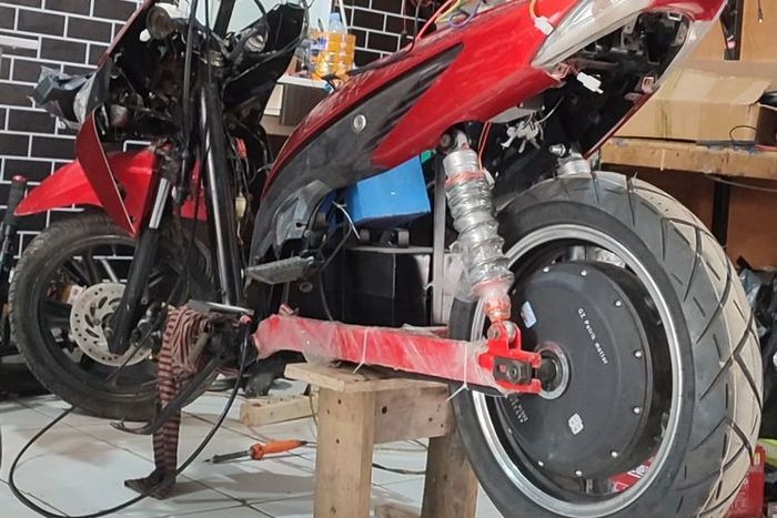 Konversi motor listrik garapan Petrikbike