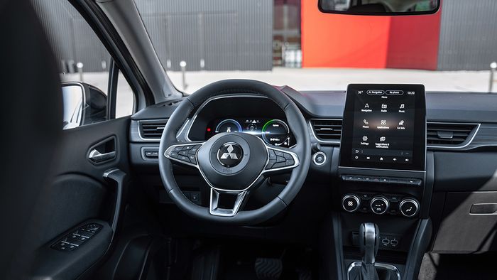 Interior Mitsubishi ASX terbaru juga berkesan kuat Renault Captur.