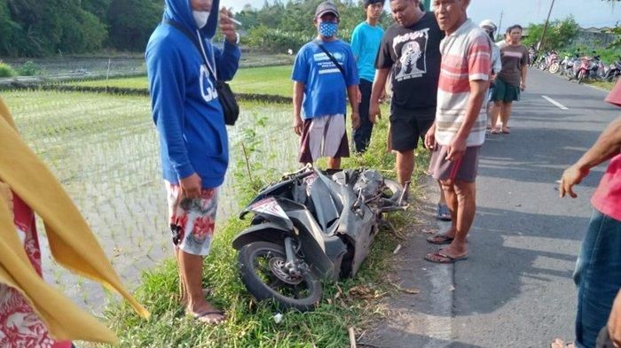 Kondisi kendaraan yang terlibat dalam kecelakaan beruntun di Jalan Mrisi, tepatnya di selatan pabrik gula Madukismo, Kapanewon Kasihan, Bantul, Selasa (20/09/2022)