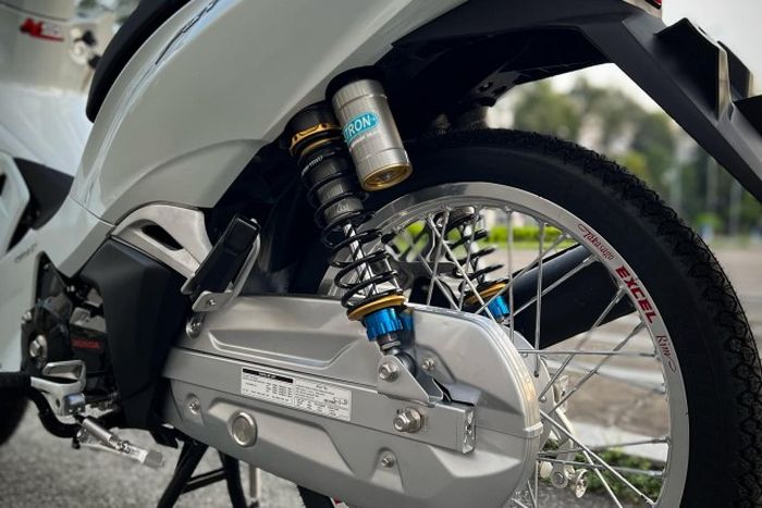 Suspensi belakang pakai shock Nitron