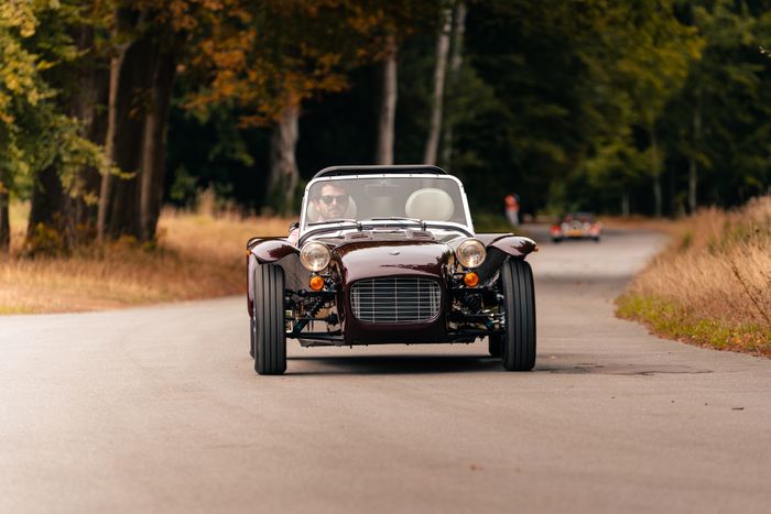 Caterham Super Seven 600 dibanderol mulai dari 29.900 pound sterling.