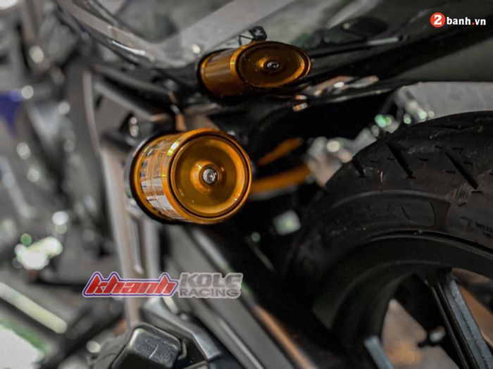 Suspensi belakang pakai shock Ohlins