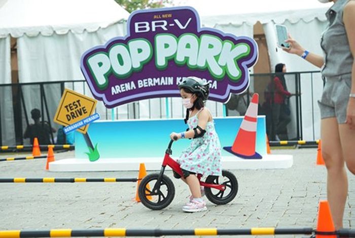 All New BR-V Pop Park menawarkan berbagai keseruan, termasuk arena bermain anak.