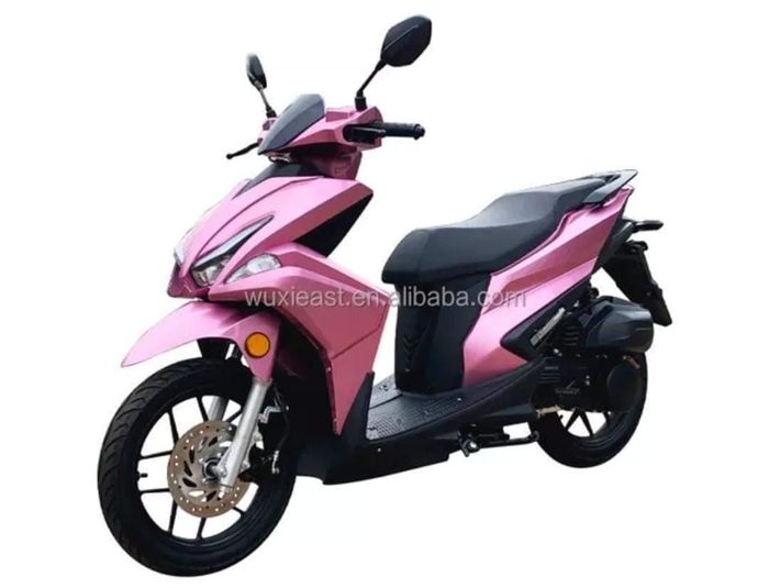 Tampak samping motor kombinasi Aerox 155 dan Vario 125