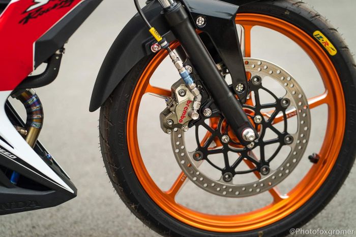 Kaki-kaki mendapatkan pelek RCB dan pengereman baru