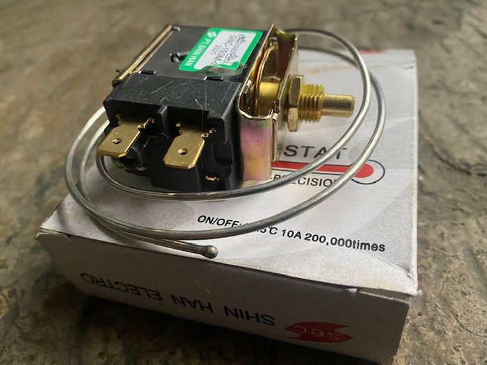 Ilustrasi Thermostat AC Mobil