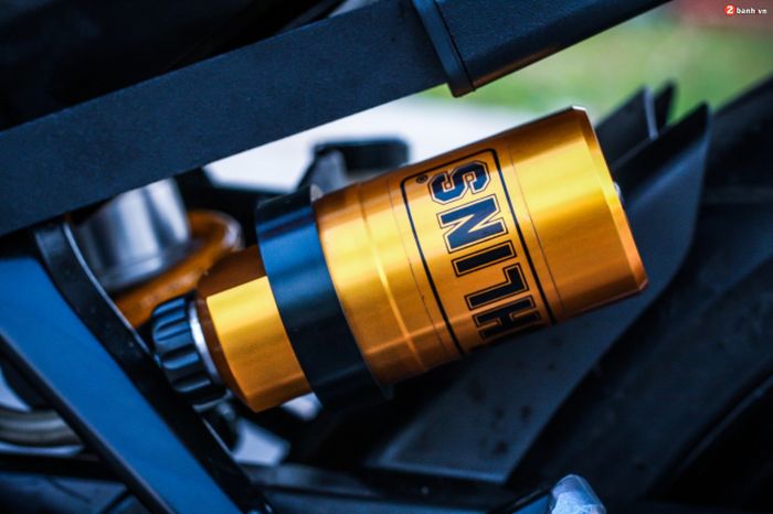 Suspensi belakang pakai shock Ohlins