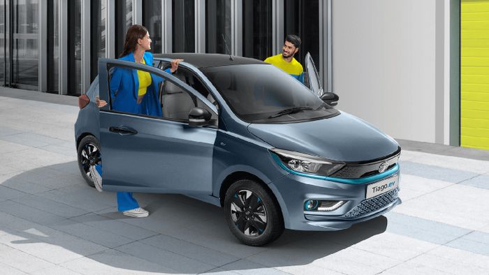 Tata Tiago EV termahal memiliki banderol yang terjangkau untuk mobil listrik yakni 1.179.000 rupee atau Rp 219,1 juta.