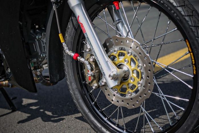 Kaki-kaki diberi pelek Excel dan pengereman baru