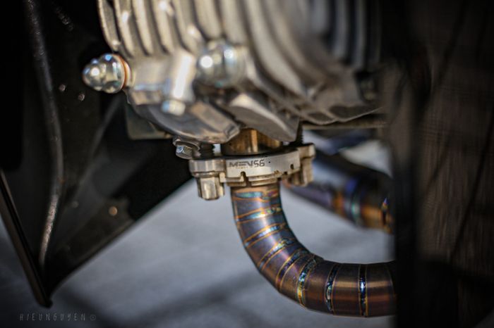 Sektor mesin mendapatkan leher knalpot titanium