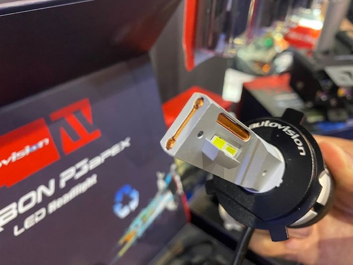 Posisi cahaya LED harus sama dengan cahaya filamen pada bohlam halogen