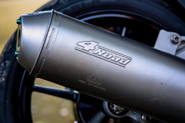 Sektor mesin mendapatkan knalpot LeoVince 4Road