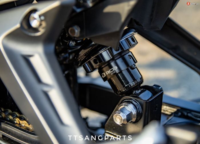 Suspensi belakang diganti dengan shock RCB