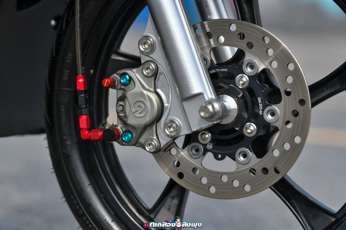 Kaki depan mendapatkan upgrade pengereman