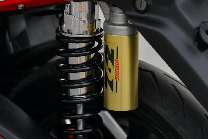 Suspensi belakang diganti dengan shock Showa