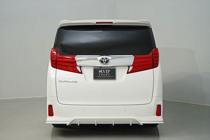 Tampilan belakang modifikasi Toyota Alphard dipasangi body kit minimalis Aimgain