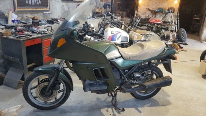 Tampilan BMW K100LT ini sebelum dirombak