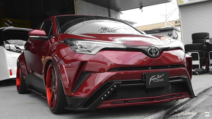 Modifikasi Toyota C-HR dipasangi body kit sporty agar tampil lebih menawan