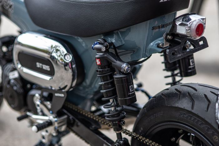 Suspensi belakang mengandalkan shock Racing Bros