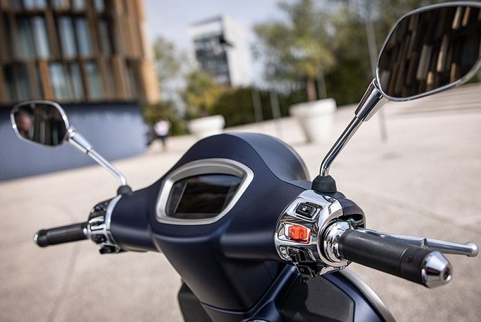 panel instrumen digital layar TFT khusus Vespa GTS Supertech dan Supersport