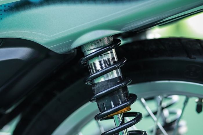 Suspensi belakang pakai shock Ohlins