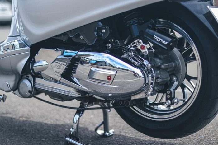 Suspensi belakang pakai shock BGM serupa yang depan