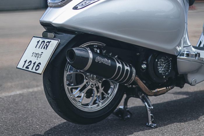 Sektor mesin mendapatkan knalpot Polini