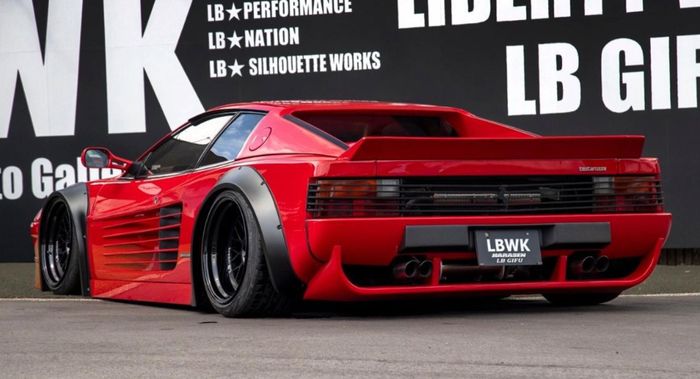 Modifikasi Ferrari Testarossa jadi sangar dan memukau dipasangi wide body gambot