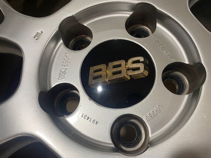 Pelek dengan spek seperti ini diklaim paling aman untuk fender mobil.