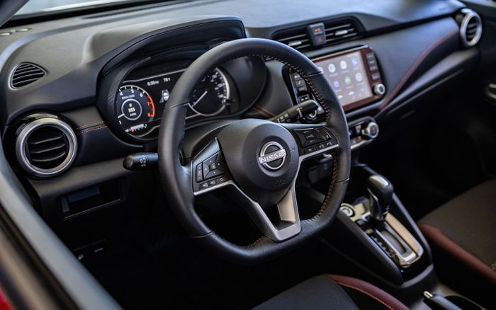Interior Nissan Versa model 2023.