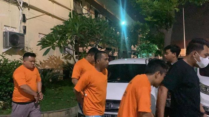 Para tersangka perampokan motor warga sipil yang dilakukan tiga oknum Polisi jahat dari Polrestabes Medan