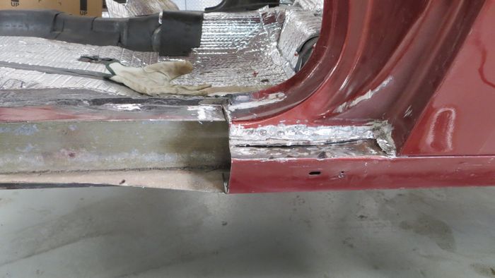 Bodi mobil keropos wajib dipotong dan diganti panel baru agar tidak kembali berkarat
