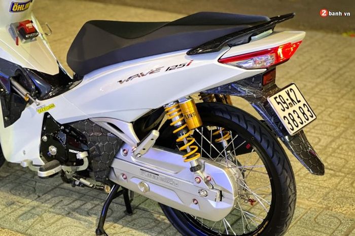 Suspensi belakang pakai shock Ohlins