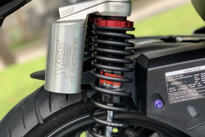 Suspensi belakang memakai shock YSS