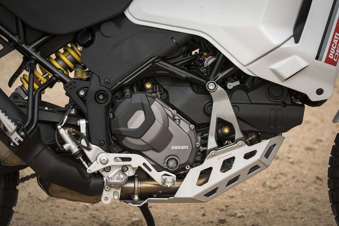 Mesin dan suspensi belakang Ducati Desert X