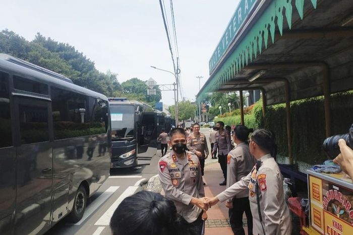 Para Kapolda sampai di istana negara dengan menaiki bus, (14/10/22)
