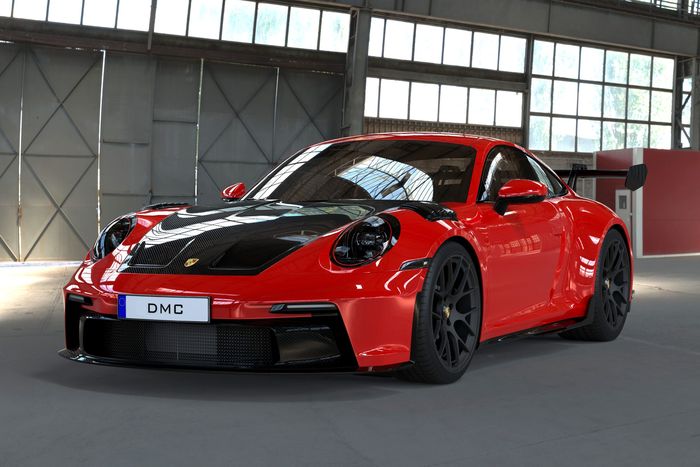 Tampilan depan modifikasi Porsche 911 GT dipasangi body kit berbahan serat karbon