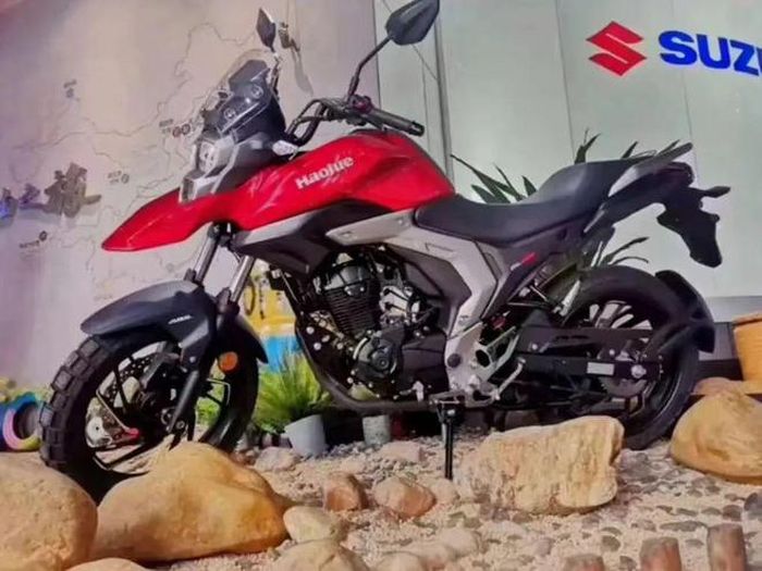 Tampak depan Haojue DL150 alias Suzuki V-Strom 150, rival Honda CB150X