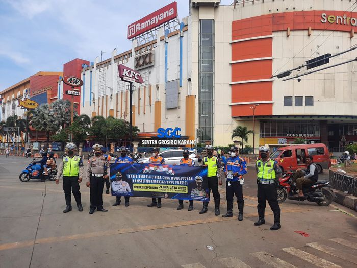 Sosialisasi operasi zebra di SGC Cikarang oleh Polres Metro Bekasi 