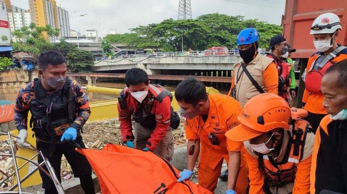 penemuan jenazah mahasiswa IPB yang terseret banjir saat sedang mengendarai motor