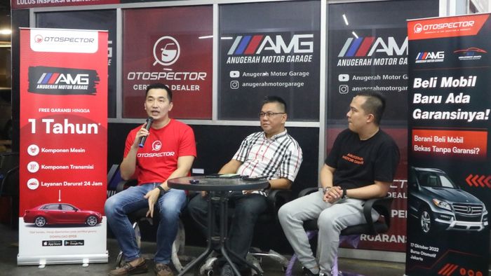 Jaffrey Andika (kiri) saat pemaparan garansi Otospector didampingi Dikson (tengah) bos Bursa Otomotif Jakarta dan Andreas (kanan) owner Anugrah Motor Garage